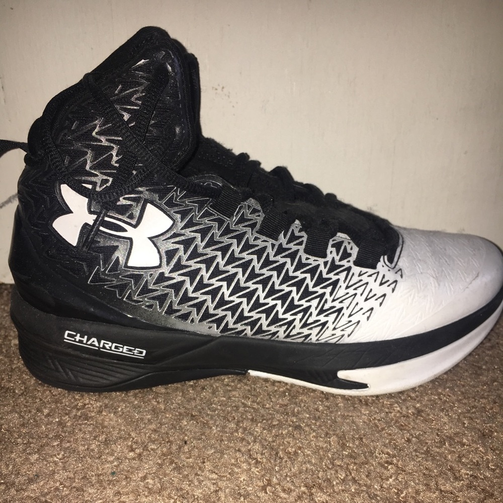 Basketball shoes